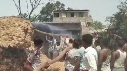 BREAKING: बिजली के तार ने मचाई भयानक तबाही, 6 घर जलकर हुए राख