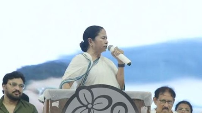 একটা রাজ্য দেখান যেখানে এত শান্তিপূর্ণ ভাবে মনোনয়ন জমা হয়! বিরোধীদের চ্যালেঞ্জ মুখ্যমন্ত্রীর