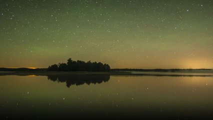 Photographer's quest for capturing Aurora gets accomplished in a MAJESTIC way!