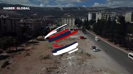 "Mucize" dedirten görüntüler... Deprem felaketinde yıkılan kuruyemişçinin enkazında ayçiçekleri yeşerdi