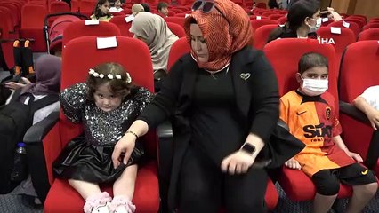 Pendik'te hastane sınıfı öğrencileri karne heyecanı yaşadı