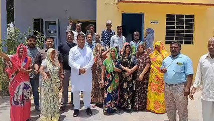 कम प्रेशर से जलापूर्ति पर प्रदर्शन, एईएन ने मौके पर जाकर जांची सप्लाई