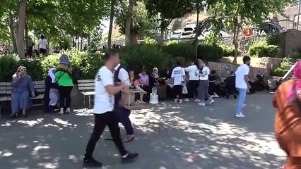 Diyarbakır'da öğrenciler YKS öncesi türbe ve camilerde dua etti