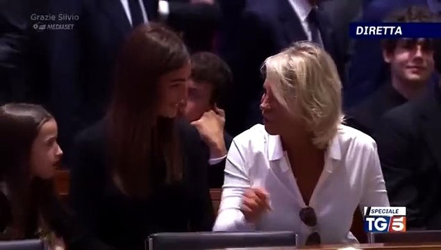 Primi piani De Filippi al funerale di Berlusconi
