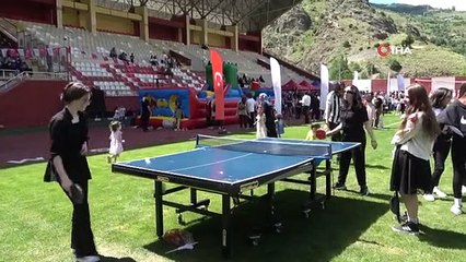 Gümüşhane'de Karnesini Alan Çocuklar Stadyumda Eğlendi