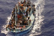 بعد فاجعة غرق مركب للمهاجرين.. السلطات اليونانية توقف 9 أشخاص يشتبه في تورطهم بالواقعة