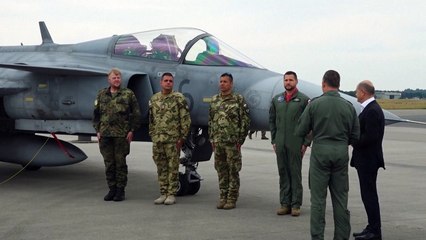 Kanzler im Kampfjet-Cockpit: Scholz besucht Nato-Übung "Air Defender"