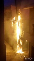 स्पार्किंग से बिजली पोल में लगी आग