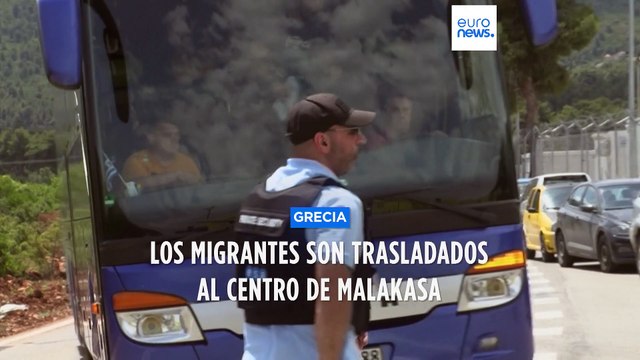 Grecia | Los supervivientes del naufragio son trasladados a un centro de migrantes