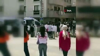 Catastrophe du jour du bulletin évitée ： L'arme a explosé alors qu'il plaisantait avec son ami