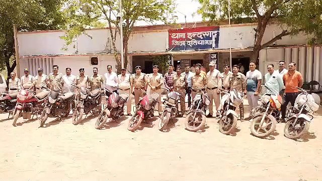 एक नाबालिग समेत दो के कब्जे से चोरी की 11 बाइकें बरामद
