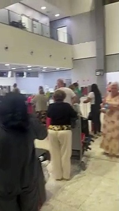 Passageiros reclamam de cancelamento repentino de voo internacional da TAP