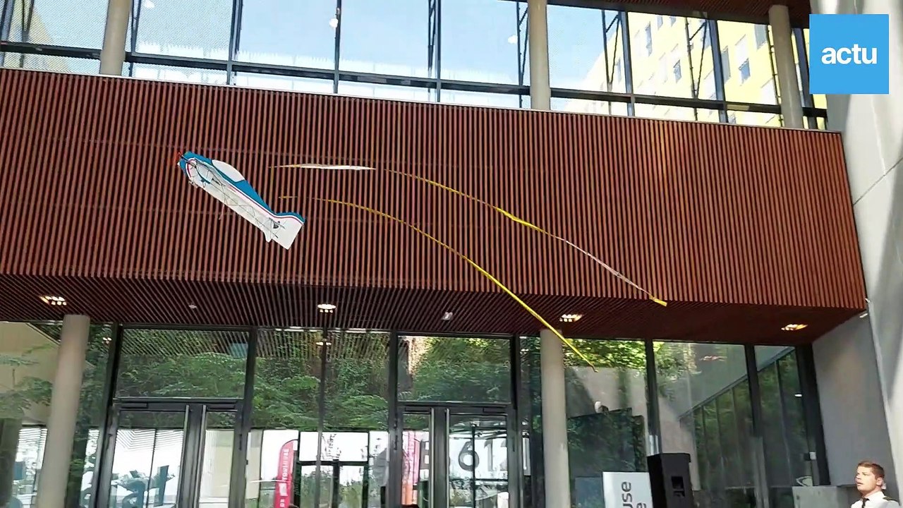 Spectacle de drone à l'intérieur du B612 à Toulouse