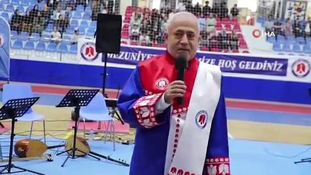 Cérémonie de remise des diplômes à l'Université Hakkari