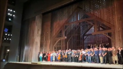 Maggio,  flash mob dei lavoratori prima del Falstaff