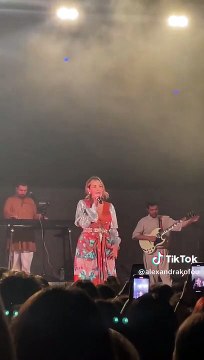 Μποφίλιου: Κανονικά στη συναυλία της παρά το τριήμερο πένθος:«Ο δικός μας πόνος δεν κρατάει 3 μέρες»