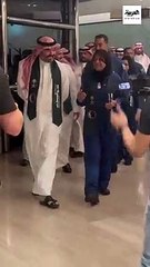 وصول رائدي الفضاء ريانة برناوي وعلى القرني إلى السعودية