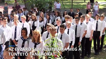 Ezrek tüntettek a tanárokért a Parlament előtt