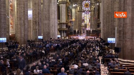 Veronica Lario al funerale di Silvio Berlusconi, siede in seconda fila