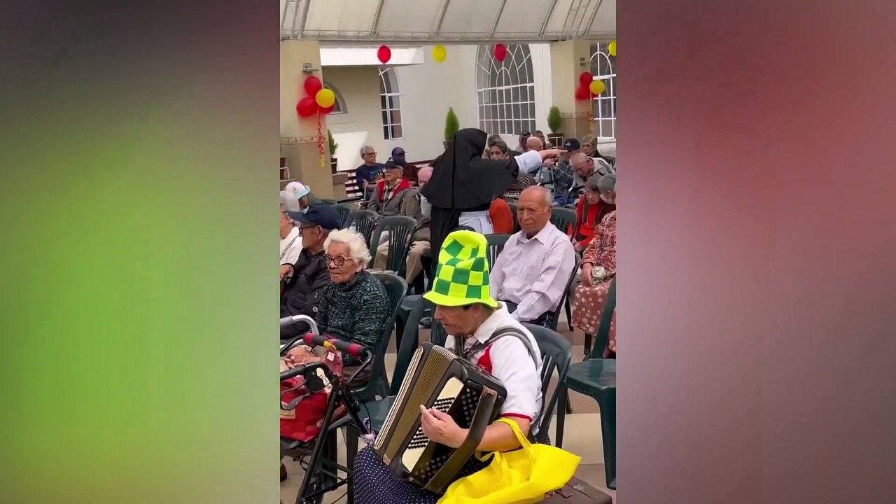 Yahaira Plasencia lleva alegría a abuelitos y se conmueve Me muero de la emoción