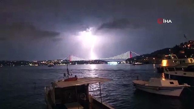 İstanbul'da şimşek ve gök gürültüsü etkili oldu