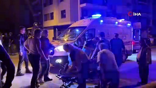 Otomobil, park halindeki kamyona ok gibi saplandı: 1 yaralı