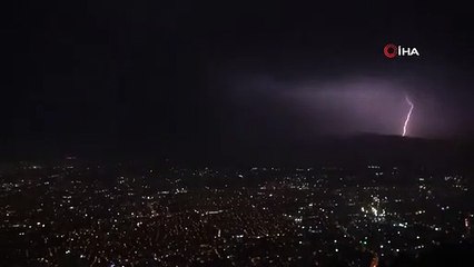 Bursa'da şimşekler görsel şölen oluşturdu