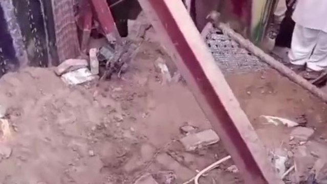 मुजफ्फरनगर: भरभराकर गिरी मकान की छत, मलबे में दबने से महिला व बच्चे घायल...मची चीख पुकार