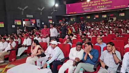 सहायता राशि पाकर खुश सोना व कस्तूरी सीएम से बोली-गाय खरीदेंगे