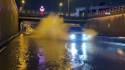 Kocaeli'de sağanak etkili oldu... Caddeler sular altında kaldı