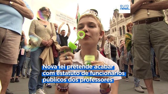 Húngaros protestam contra lei que pretende acabar com estatuto de funcionários públicos dos docentes