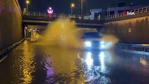 Kocaeli'de etkili olan yağmur caddeleri sular altında bıraktı