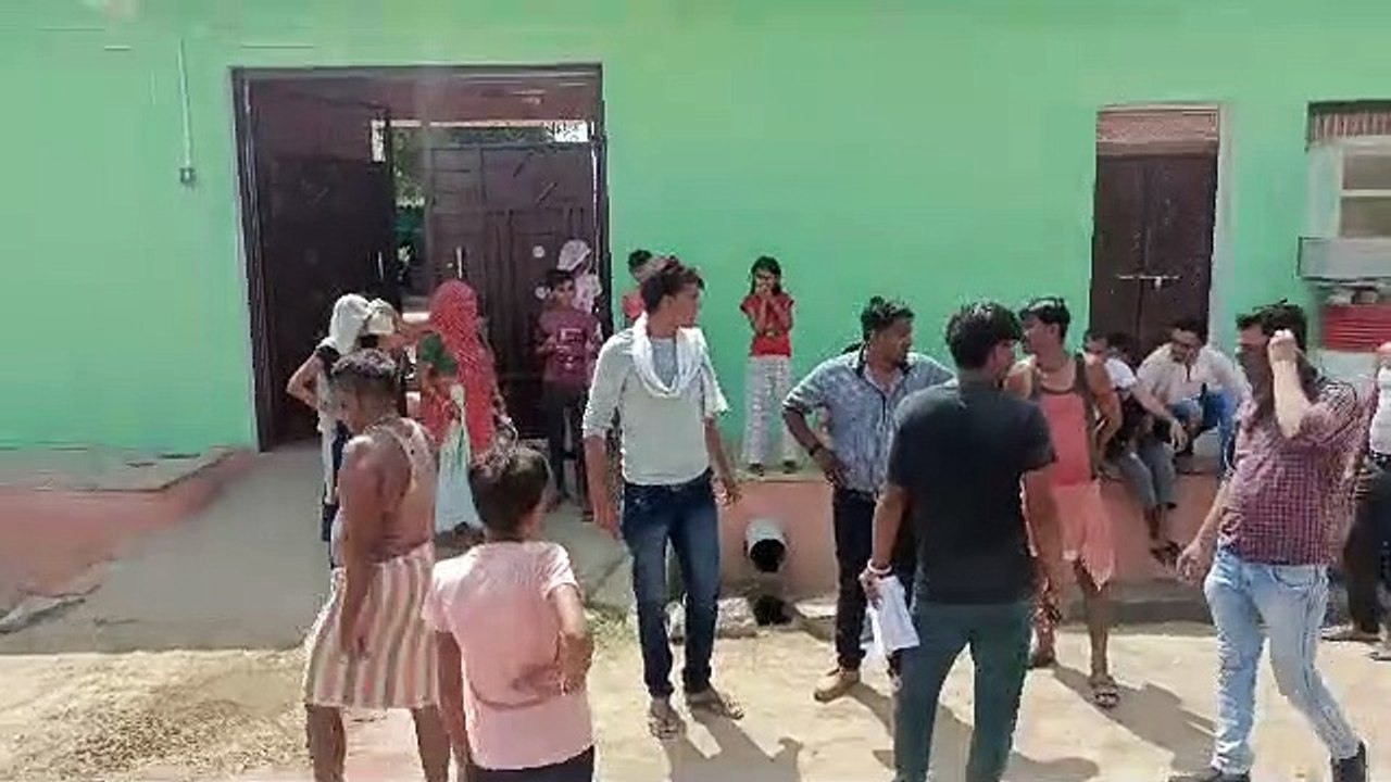 अवैध कनेक्शन के नोटिस देने गई जलदाय विभाग की टी...