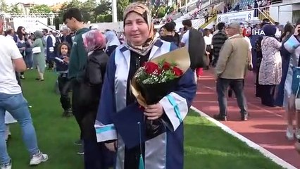 Okuma aşkı bitmedi, 43 yaşında üniversiteden mezun oldu
