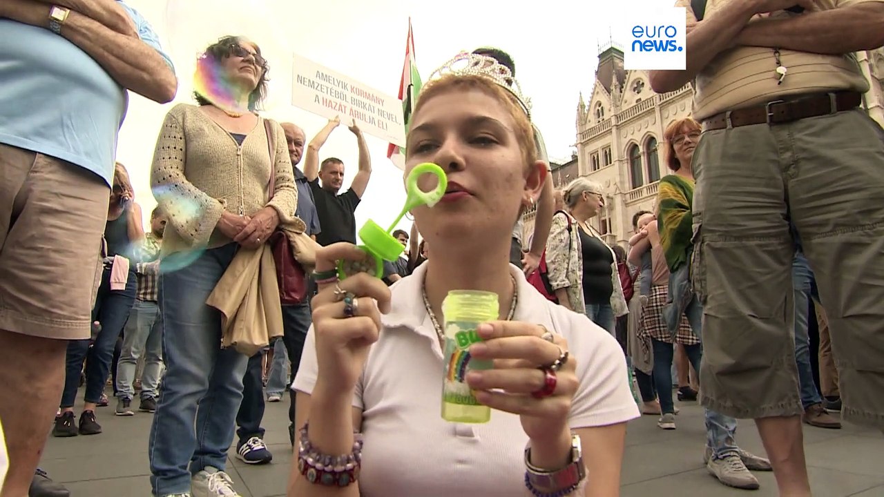 Lehrer am Limit: Massenprotest vor dem Parlament in Budapest