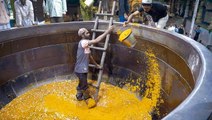 How 5 tonnes of sweet rice is cooked in the world's largest cauldron in India