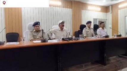 पश्चिमी चंपारण: गृह रक्षकों की बहाली को लेकर जिलाधिकारी के द्वारा की गई प्रेस वार्ता
