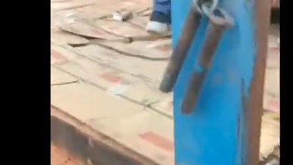 गोपालगंज: ट्रैक्टर की ट्रॉली में छुपाकर ले जा रहे शराबों को पुलिस ने किया बरामद