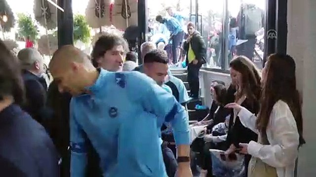 Adana Demirspor, Montella ile yollarını ayırdı; Pirlo ve Lucescu adaylar arasında