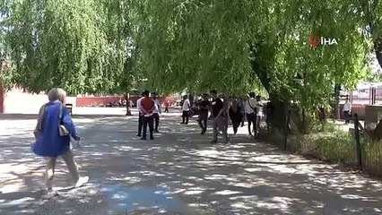 Le marathon YKS a commencé à Van： Ils sont venus en courant à l'école, citoyen de 53 ans, père de 5 enfants, a également passé l'examen