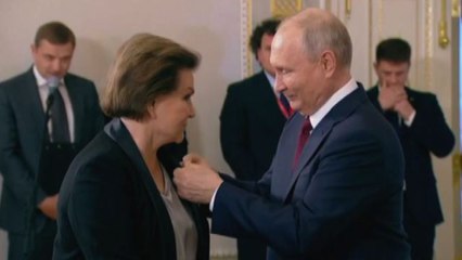 Putin premia con l'Ordine Gagarin l'ex cosmonauta Valentina Tereshkova