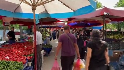 Velilerden Sınav Günü Okulun Önüne Kurulan Semt Pazarına Tepki