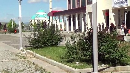 Sınava girmek için saniyelerle yarıştılar, sınavı kaçırınca işi şakaya vurdular