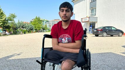 Depremde bacaklarını kaybetti, üniversite hayalinden vazgeçmedi