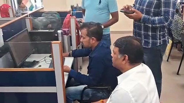 Video: डीएम लखनऊ एसपी गंगवार ने मध्यांचल विद्युत निगम के 1912 कंट्रोल रूम का किया निरीक्षण