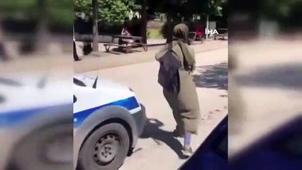 Des équipes de police sont venues en aide aux citoyens en retard à l'examen.