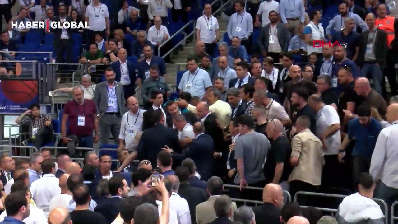 Fenerbahçe Genel Kurulu karıştı! Uğur Dündar: Görevi bırakıyorum