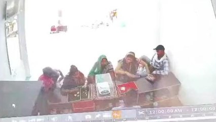 बाराबंकी: ज्वैलरी की दुकान पर टप्पेबाजों ने घटना को दिया अंजाम, वारदात तीसरी आंख में कैद