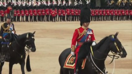 Carlo III a cavallo alla parata del "Trooping the colour"