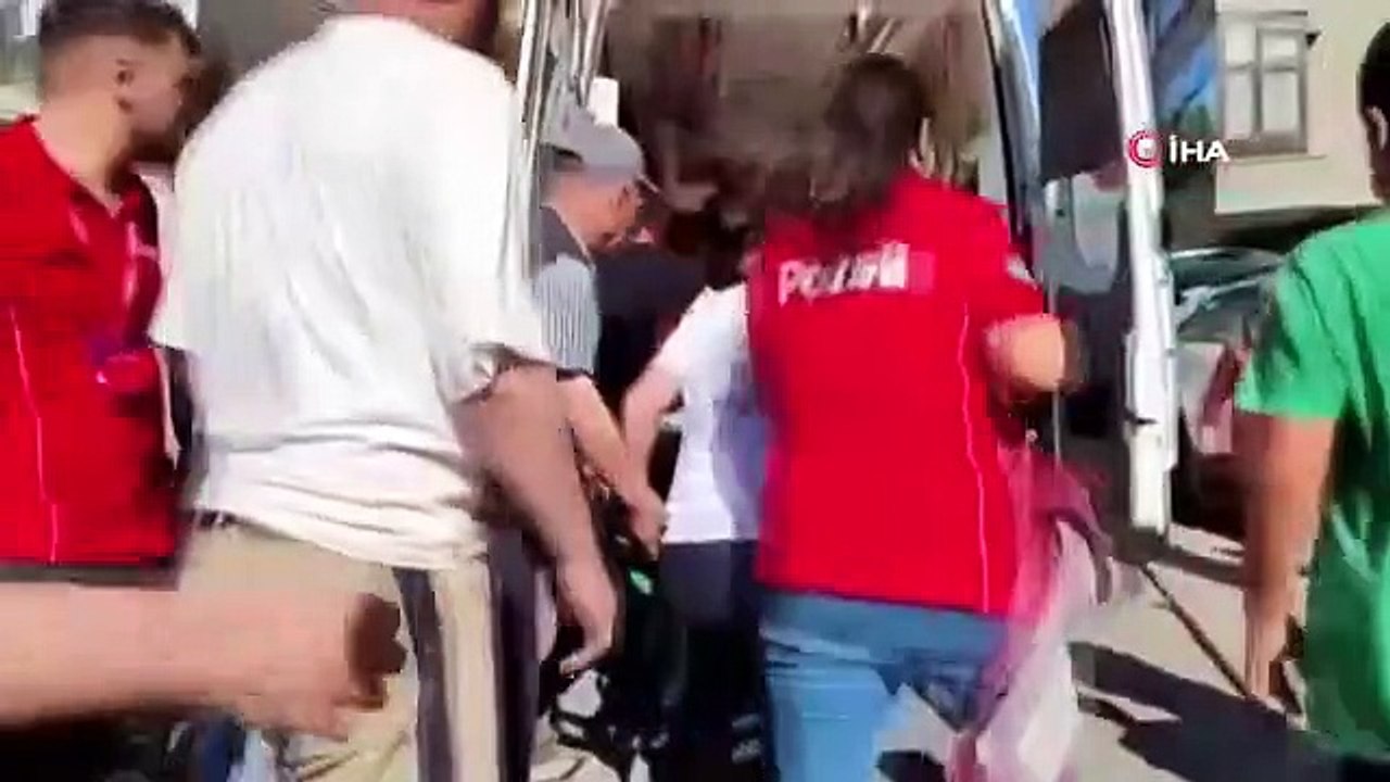 Il pensait que "la personne qui lui mordait l'oreille" avait tué quelqu'un d'autre qui lui ressemblait... Ces moments sont filmés